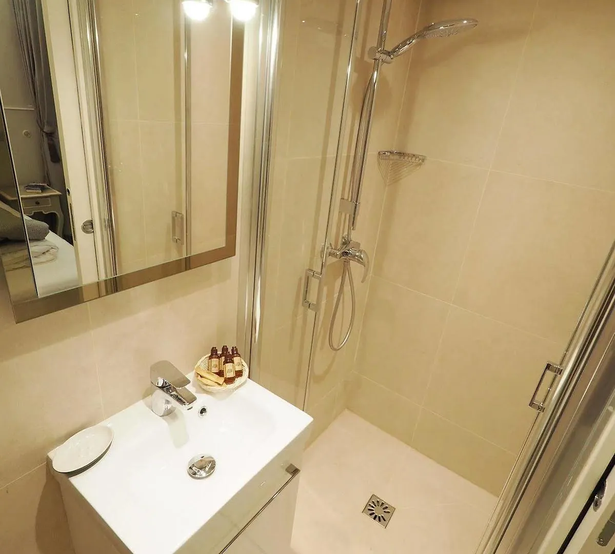 Palais Royal Chicsuites Apartment